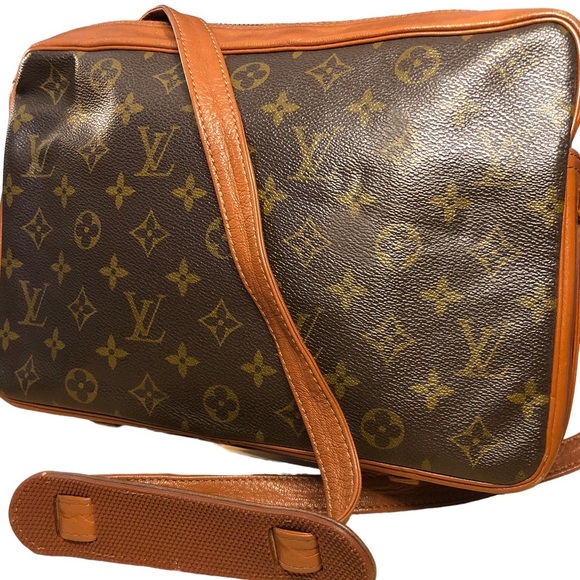 LOUIS VUITTON Sac Bandouliere 30 Shoulder Bag Monogram Leather COA - Picture 11 of 16